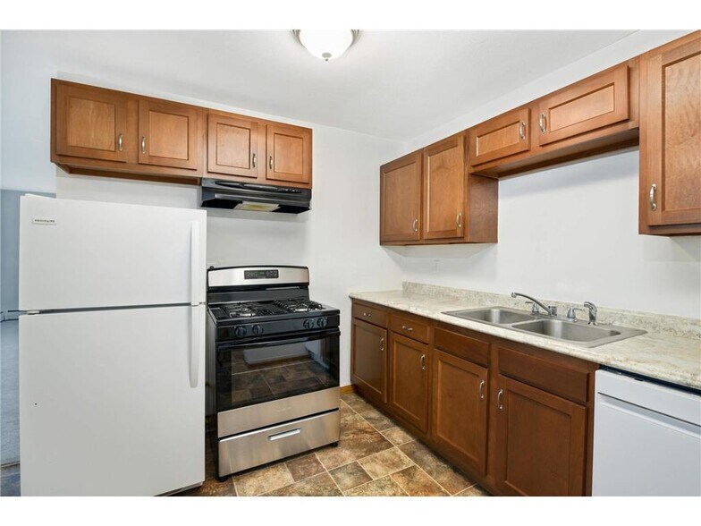 Kitchen 3 - 15 Malcolm Ave SE