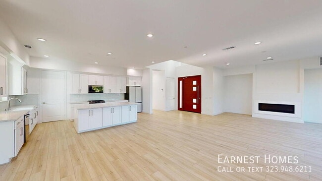 Building Photo - 8480 Camelia Ct