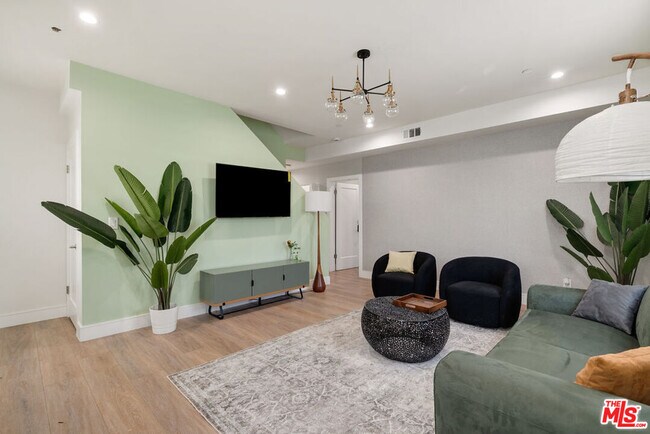 Building Photo - 1341 Mariposa Ave