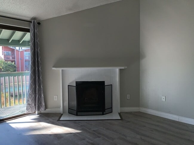 Building Photo - Elegant Auburn Condo 1Bd/1Ba