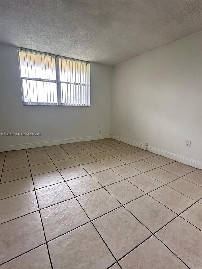 Building Photo - 1805 Sans Souci Blvd