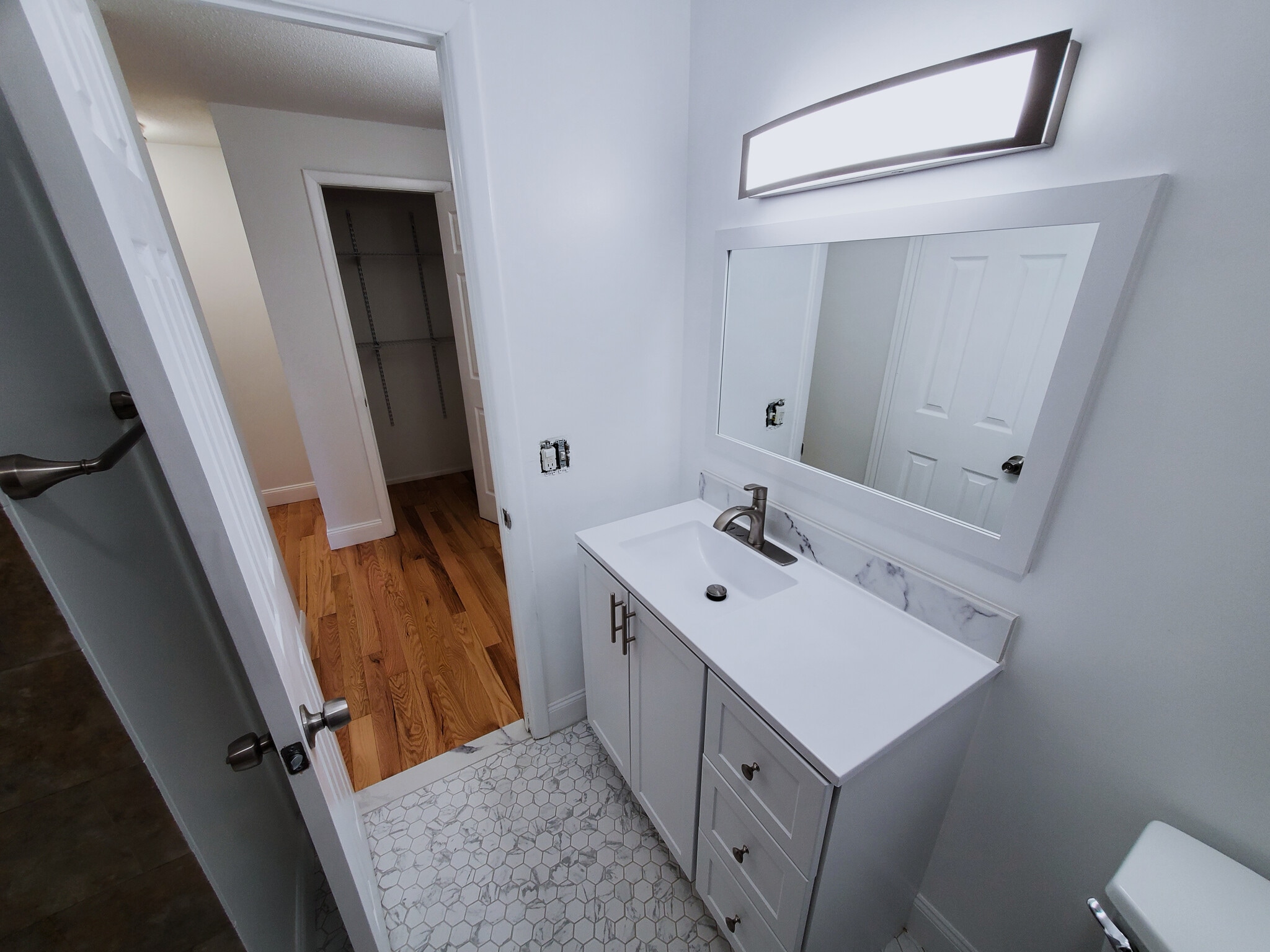 2nd Floor Bathroom - 86 Wakefield Cir