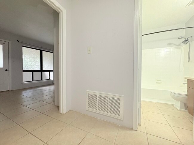 Building Photo - 1007 Sutor Rd