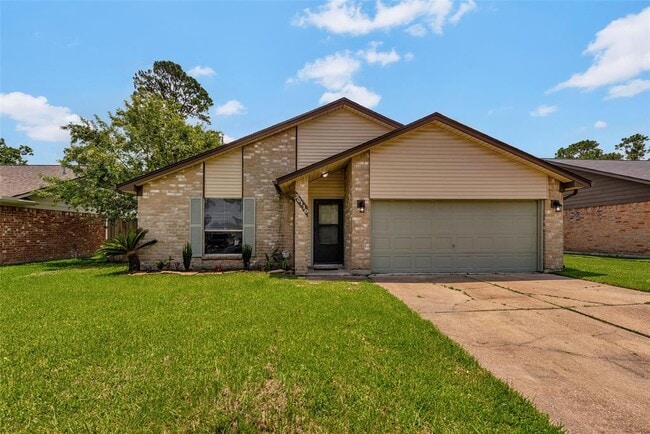 Building Photo - 20110 Misty Pines Dr