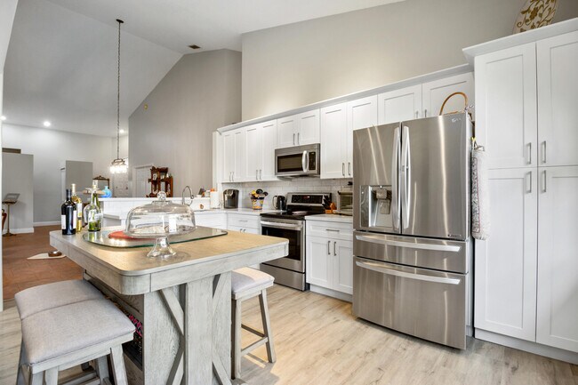 Building Photo - 202 Sabal Palm Ln