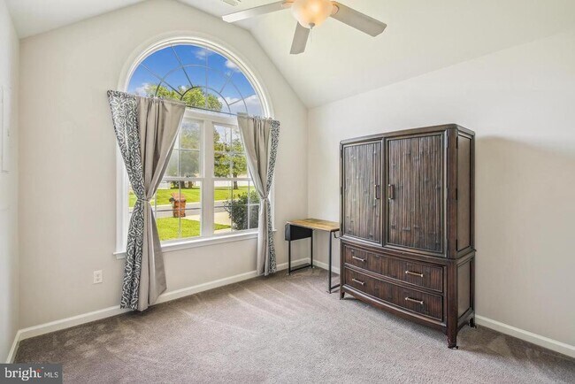 Building Photo - 102 Hunter's Way