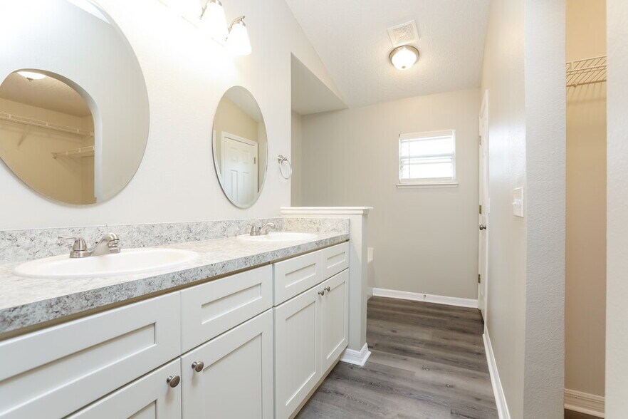 Building Photo - 3536 Stonefield Dr