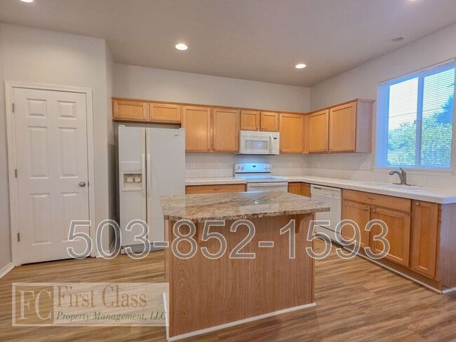 Building Photo - 21844 SW VINTNER Ln