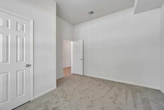 Building Photo - 30719 W Lost Creek Blvd