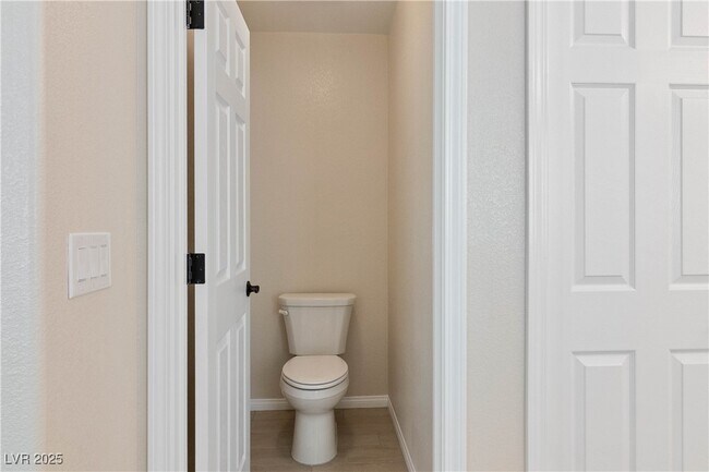 Building Photo - 3859 Painted Lady Ave