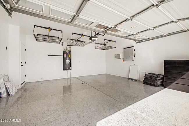 Building Photo - 3341 N 31st St