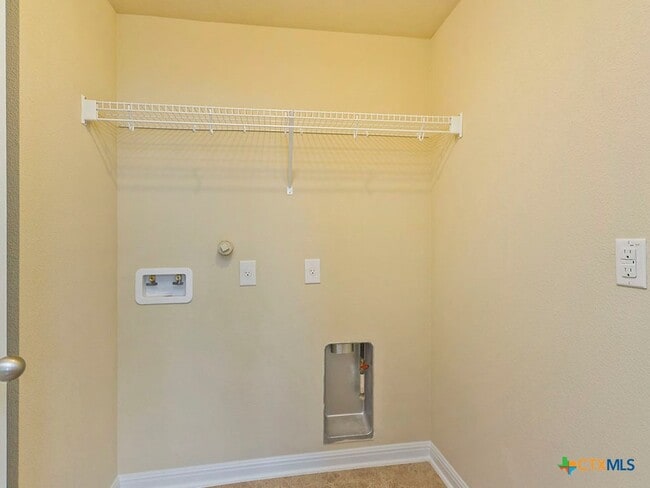 Building Photo - 335 Rachel St