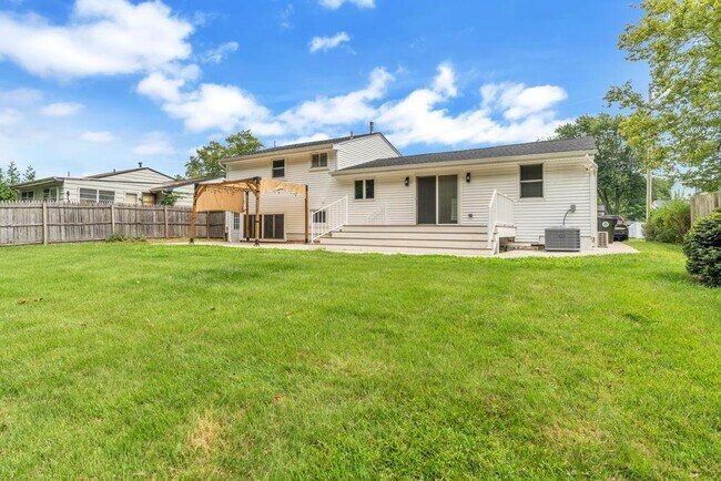 Building Photo - 61 Cornell Dr