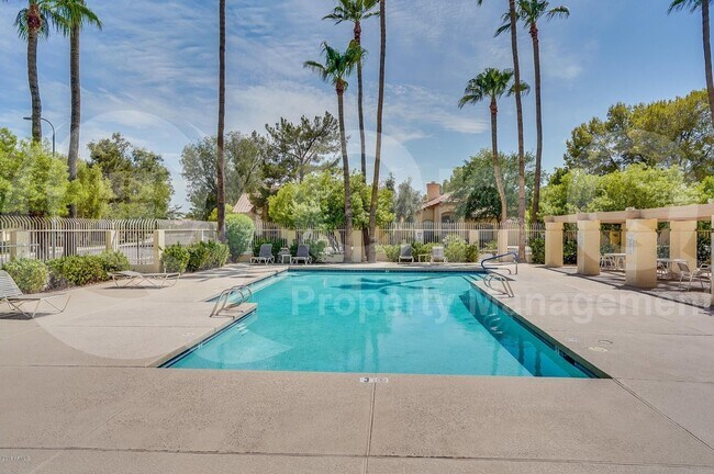 Building Photo - 55 E La Vieve Ln