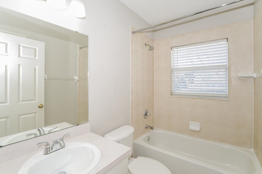 Building Photo - 4649 Roundview Ct