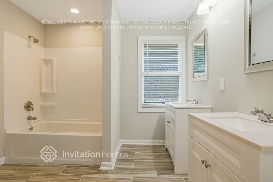 Building Photo - 1426 Spring Valley Ln