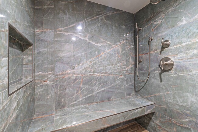 Building Photo - Stunning Remodeled 4-Bedroom Home in Exclu...