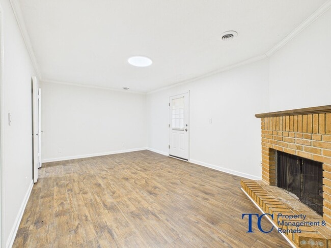 Building Photo - 8 Davidfield Cove