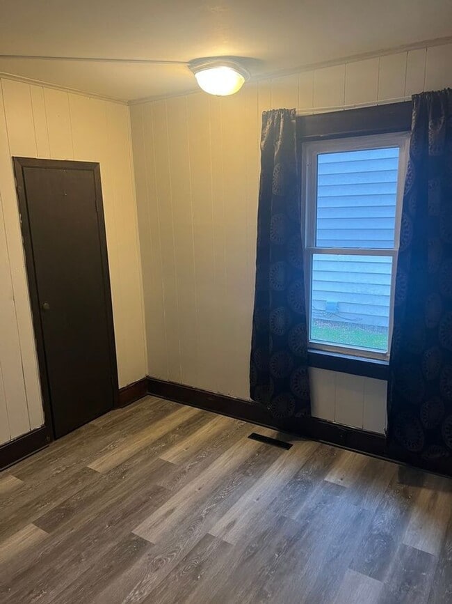 Building Photo - Duplex in Black River Falls