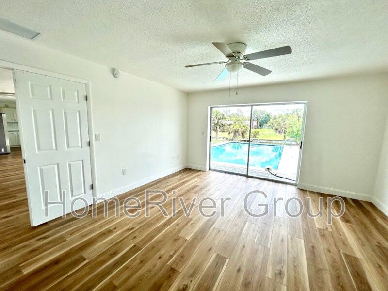 Building Photo - 565 Clearview Dr