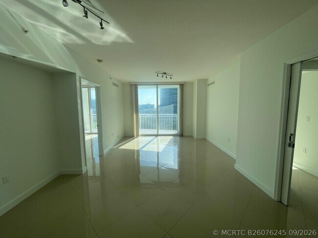 Building Photo - 1755 E Hallandale Beach Blvd