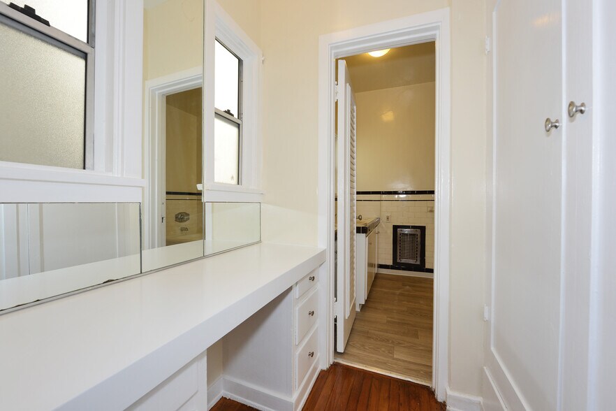 Building Photo - 331 S Reeves Dr