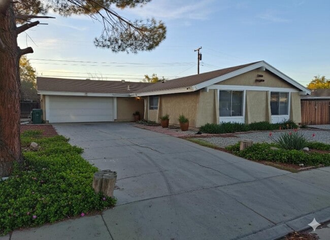 Building Photo - 44315 Gingham Ave