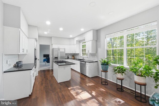 Building Photo - 34 Westhampton Ct
