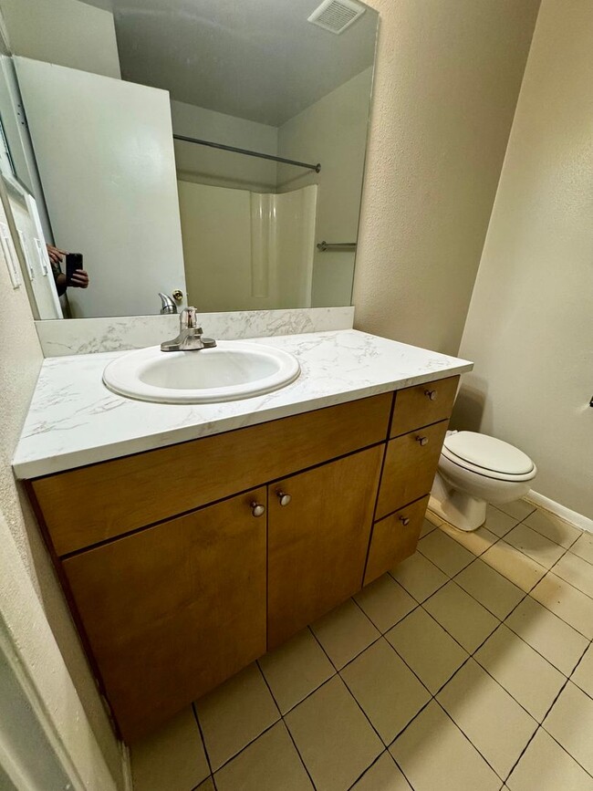 Building Photo - Renovated, Updated & Spacious Home