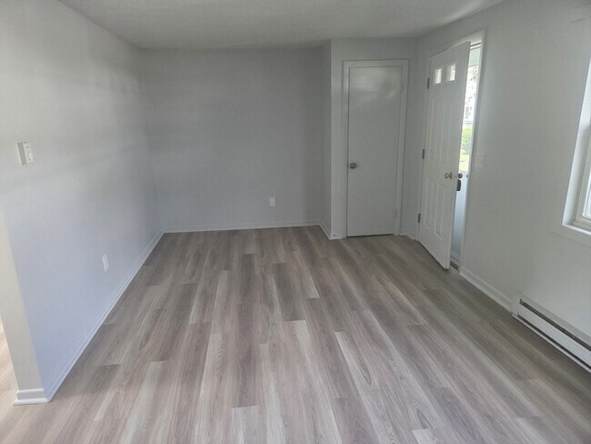 Building Photo - 4 Town House Ct