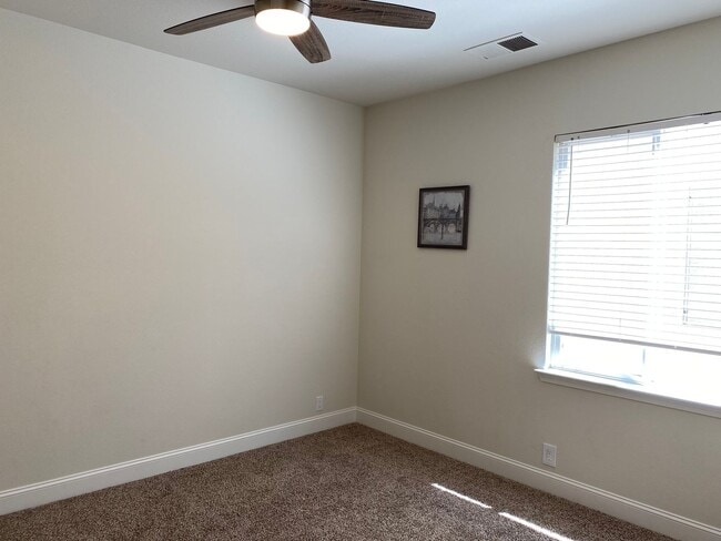 Building Photo - BEAUTIFUL TWO STORY MERCED HOME FOR RENT!