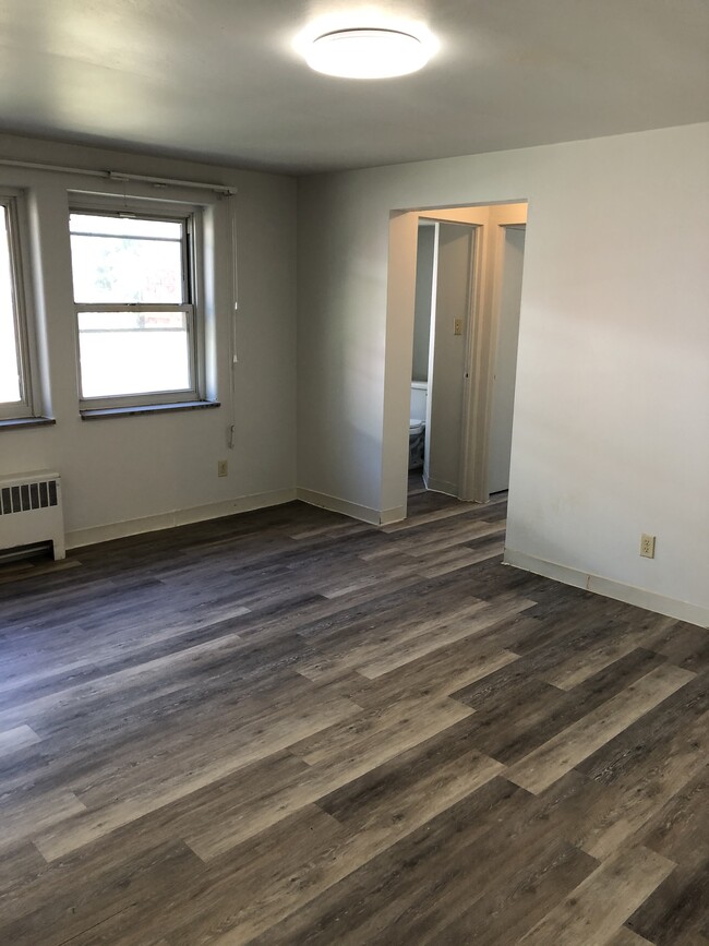 Building Photo - 308 N Mercer St