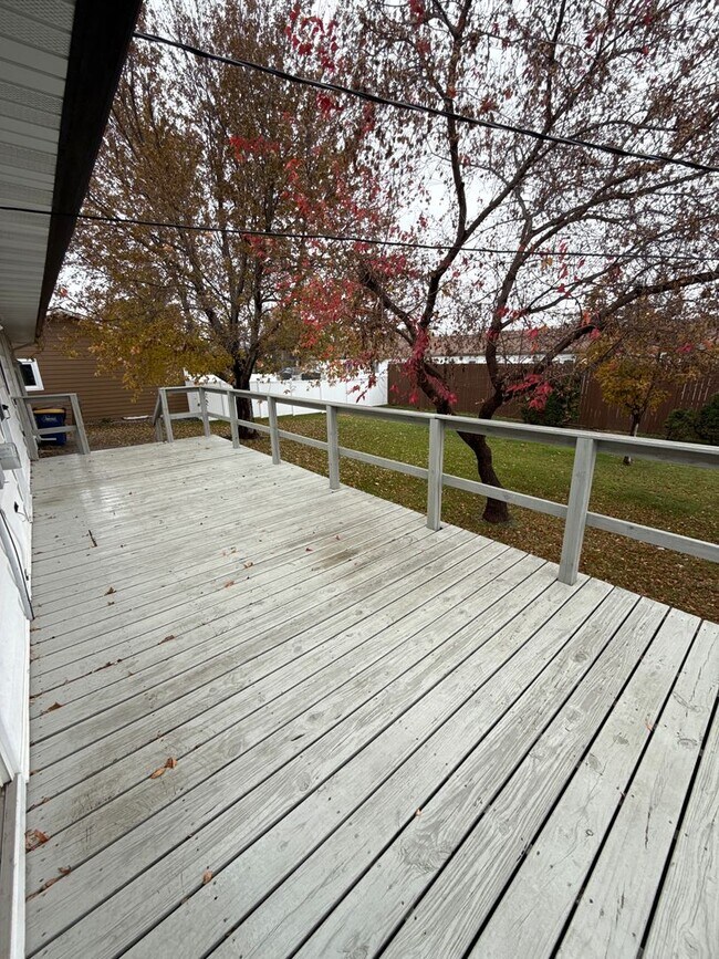 Building Photo - 1021 5th Ave SW