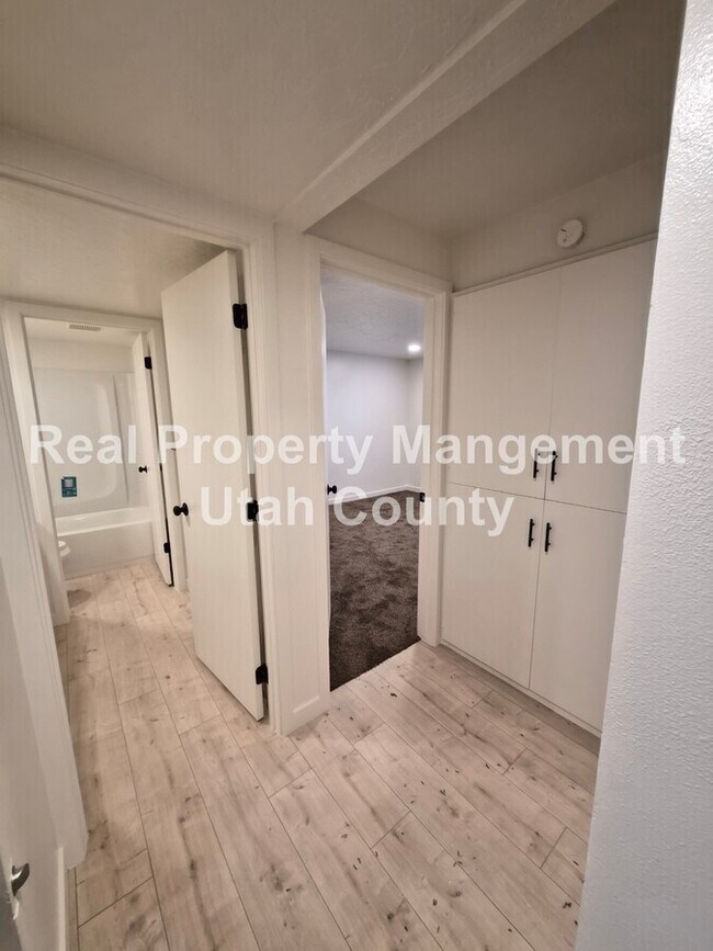 Building Photo - 1146 W 100 N