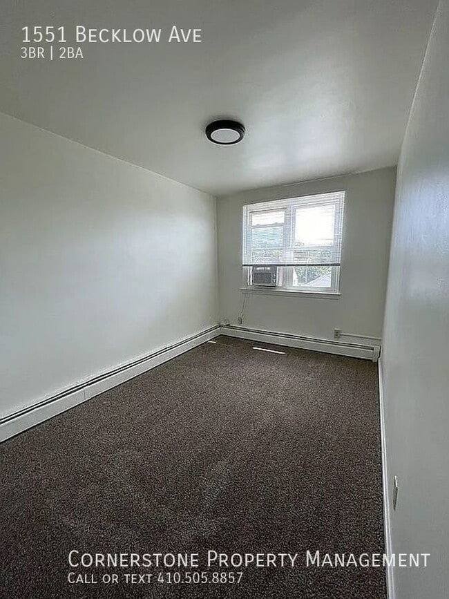 Building Photo - 3 beds | 1.5 baths | $1499 | 1551 Becklow ...