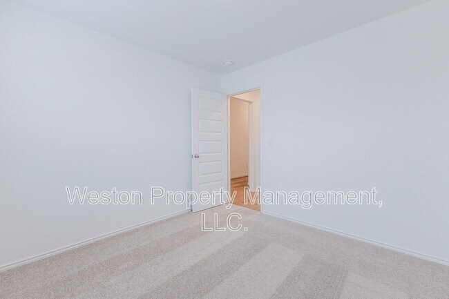 Building Photo - 5901 Bradford Pear Ln