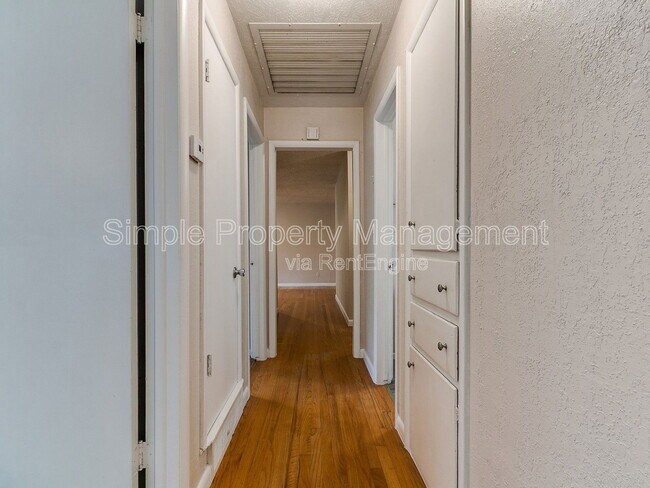 Building Photo - 2608 Greystone Ct