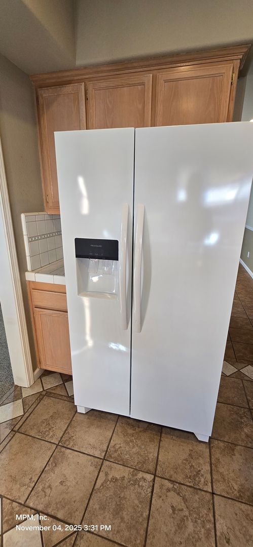 Building Photo - 3 bedroom 2 Bath home with garage, yard an...