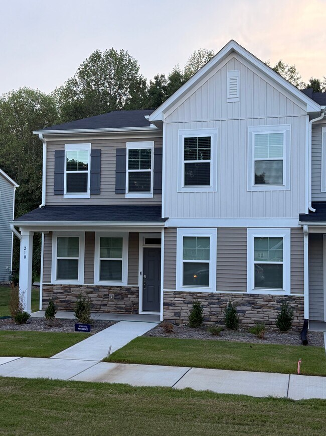 Building Photo - 210 Redford Pl Dr