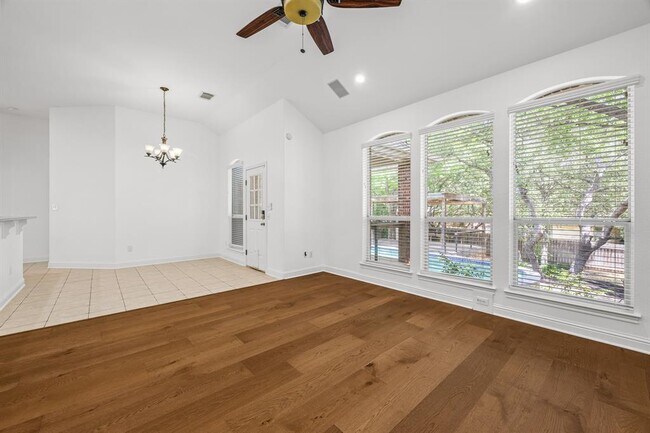 Building Photo - 1309 Horseback Hollow