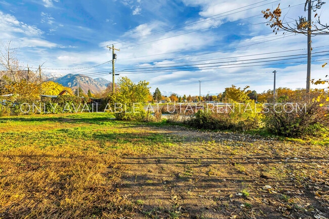 Building Photo - 360 E 400 S
