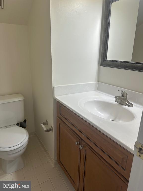 Building Photo - 560 Colecroft Ct