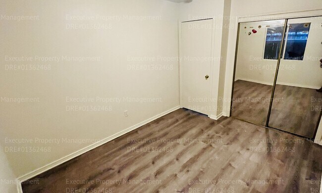 Building Photo - 1142 8th Pl