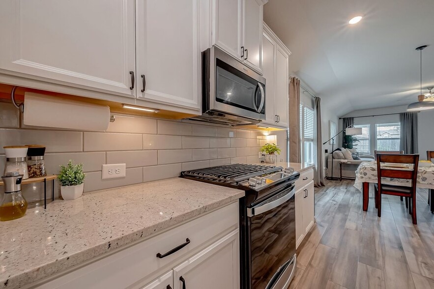 Building Photo - 2114 Cherryvale Dr