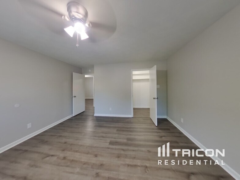 Building Photo - 806 Leisure Ln