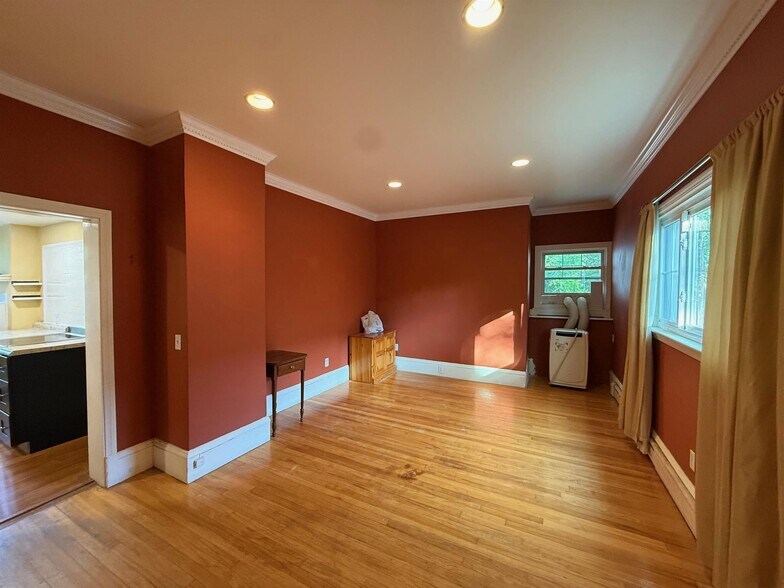 Building Photo - 11 Beech St