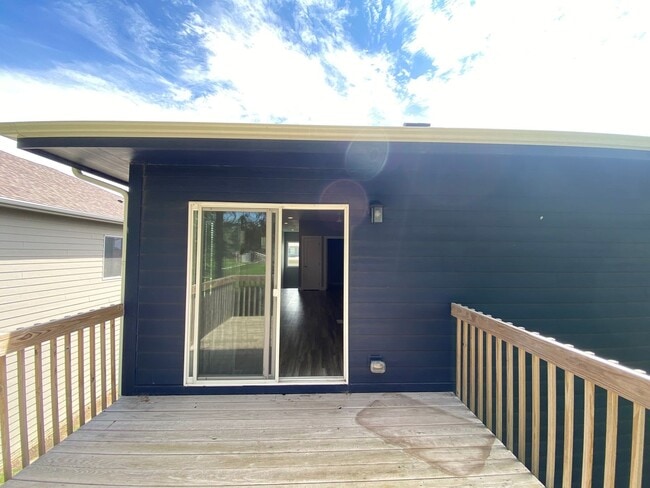 Building Photo - Beautiful single family home With 6 Car Attached Garage!