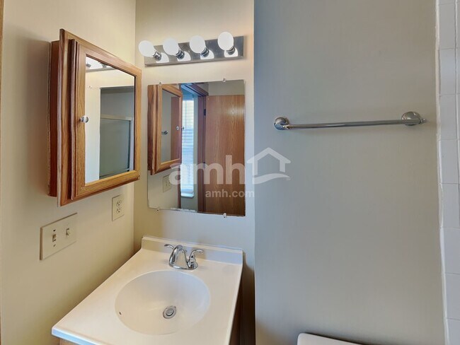 Building Photo - 2245 Yagger Bay Dr