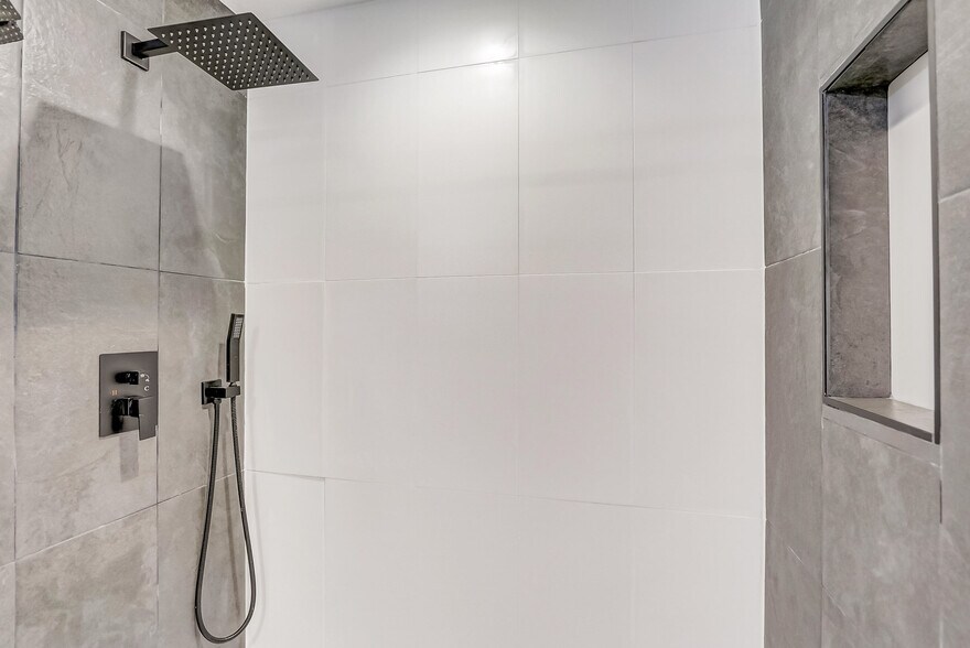 Building Photo - 540 E Saint Louis Ave