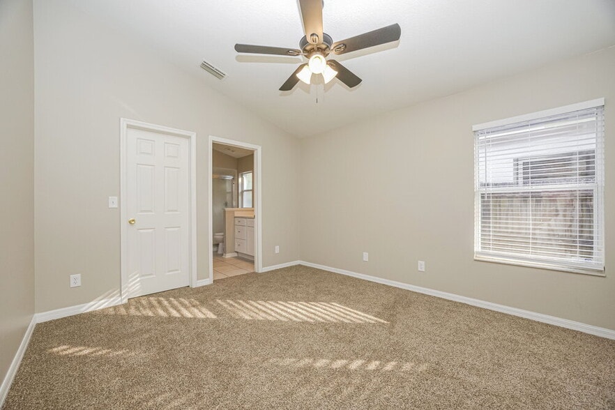 Building Photo - 10805 Kenbrook Dr